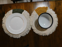 Load image into Gallery viewer, Circular Placemats
